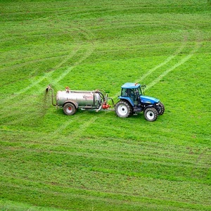 farm tractor fertilizer